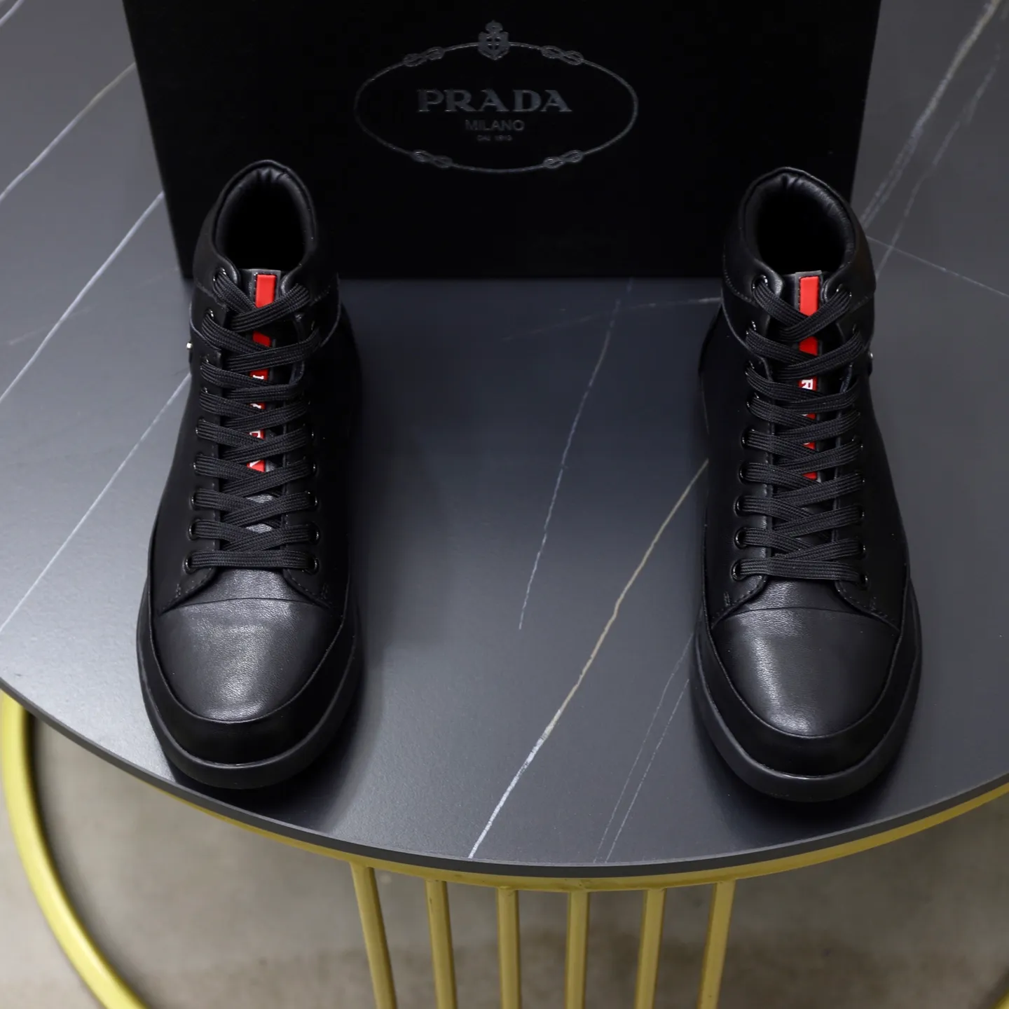 Ex-factory price: 480💰🙅‍♂️🙅‍♂️🙅‍♂️ Brand: PRADA Standard code: 38-44 (45 customized) Grade: Same as the official website Material: Original high-end leather splicing surface Comfortable and breathable sheepskin lining Lightweight, soft and wear-resistant outsole Style category: Men's fashion casual shoes Sports shoes Distinguished luxury brand elements Top luxury Color: actual picture color